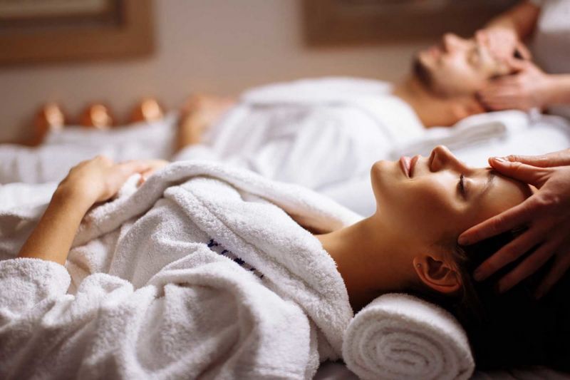 Unwinding the Function and Advantages of Couples Massage